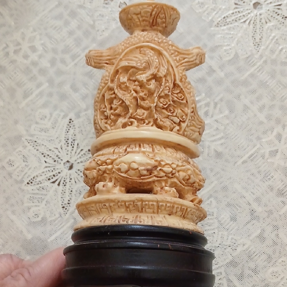 Intricate Carved Figurines in Decorative Box Vintage - Picture 5 of 7